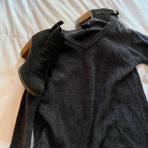 These sweaters are SOLD - Picture 4 of 9